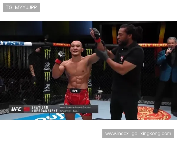 UFC 女拳手打断对手鼻梁画面骇人 UFC 女拳手打断对手鼻梁画面骇人