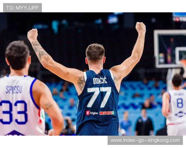 独行侠强势取胜，东契奇与汤普森联手统治比赛